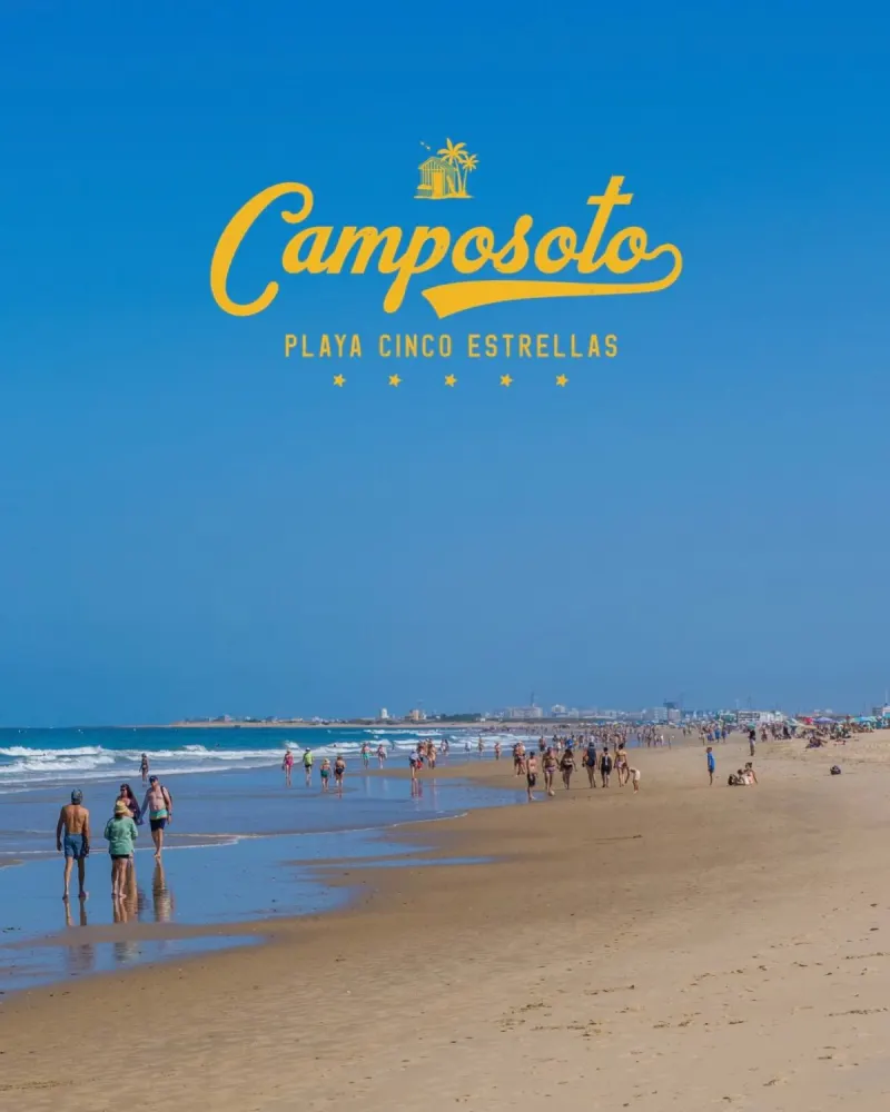 Playa Camposoto, arena fina y mar abierto
