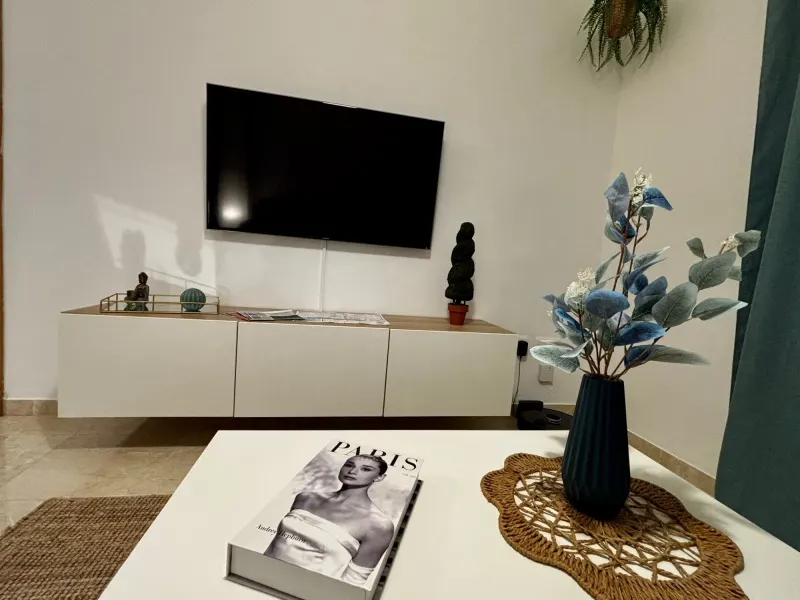 Mesa de centro en el salón del Apartamento Maremia